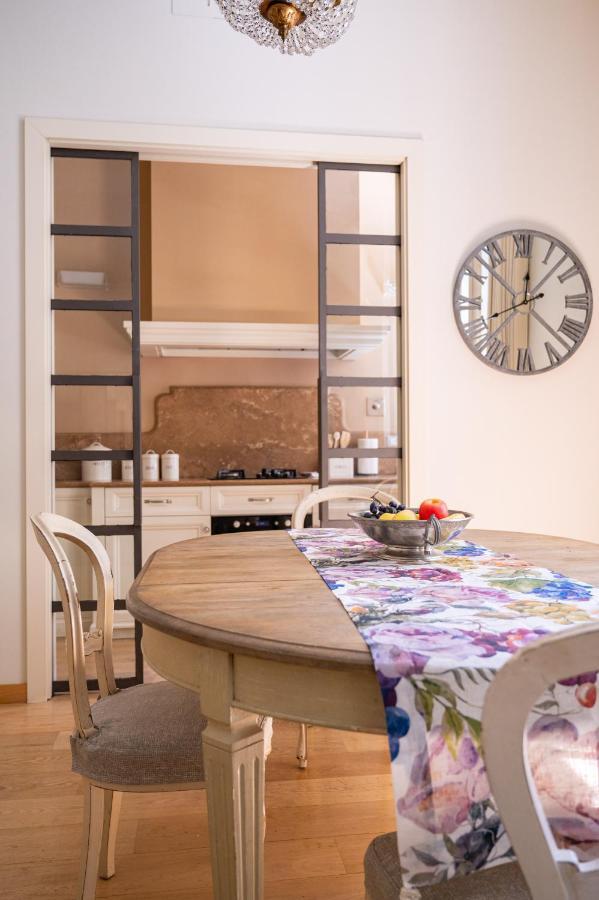 Central And Roomy Near The Station And Duomo - Homeunity Florence Luaran gambar